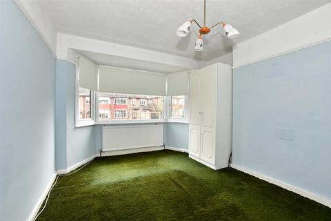 23 The Vale, Woodford Green, IG8 9BX