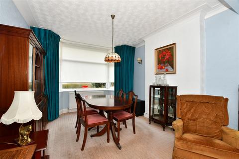 23 The Vale, Woodford Green, IG8 9BX