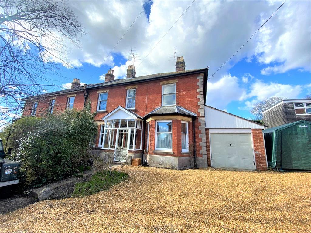 College Road, Ringwood, Hampshire, BH24 4 bed semidetached house £