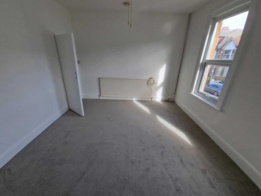 Reginald Road, BexhillonSea TN39 3 bed £1,200 pcm (£277 pw)