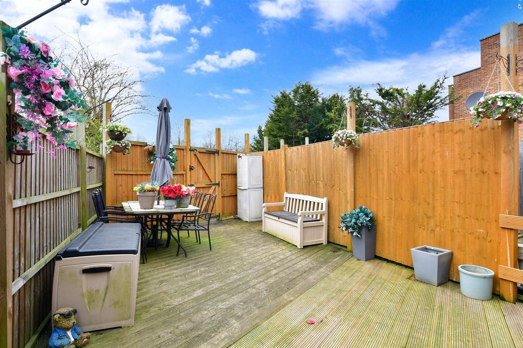 Stayton Road, Sutton, Surrey 2 bed ground floor £375,000