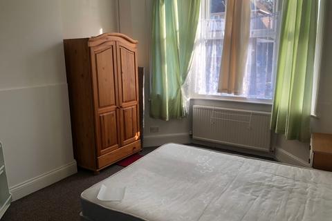 1 bedroom in a house share to rent, Bath Road