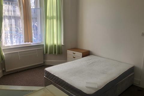 1 bedroom in a house share to rent, Bath Road