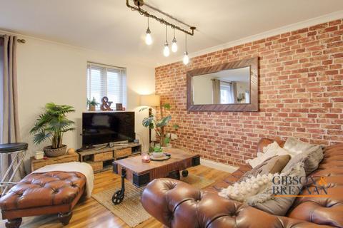 2 bedroom apartment for sale - Brick Kiln Road, Romford, RM3