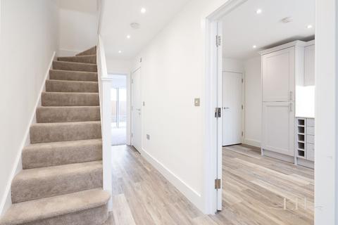 3 bedroom end of terrace house to rent - Albie Close