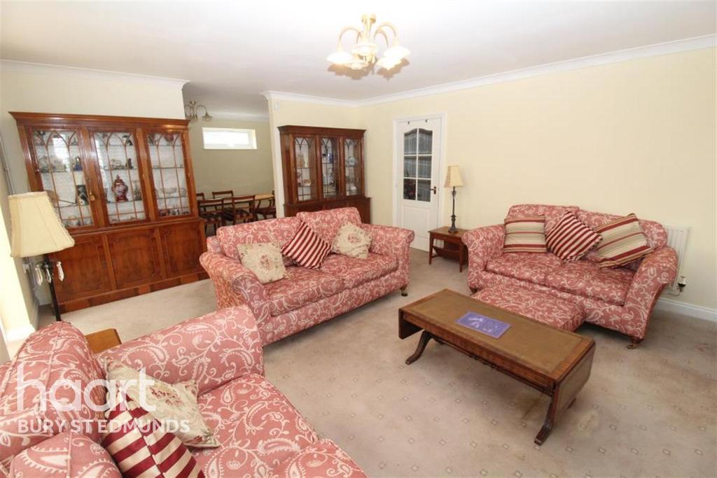 Mackenzie Road, Thetford 3 bed bungalow £1,750 pcm (£404 pw)