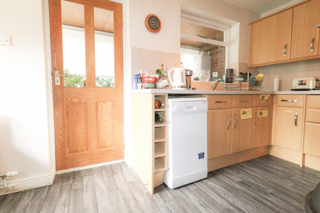 Burton upon Stather, DN15 2 bed semidetached bungalow £170,000
