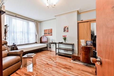29 Rosebank Road, London, E17 8NH