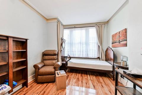29 Rosebank Road, London, E17 8NH