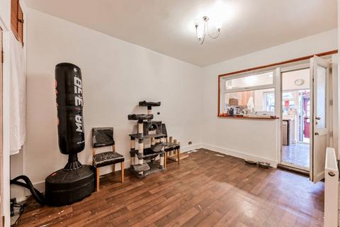29 Rosebank Road, London, E17 8NH
