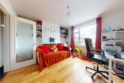 11 Rowan Close, London, SW16 5JD
