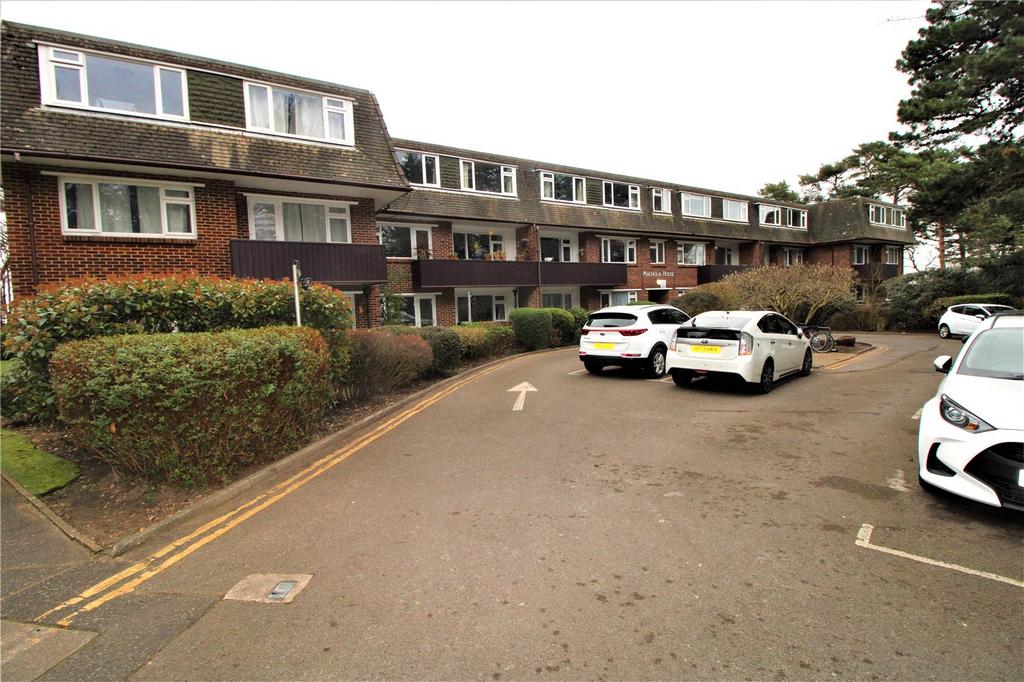 Redhill Drive, Bournemouth, BH10 2 bed apartment for sale £197,000