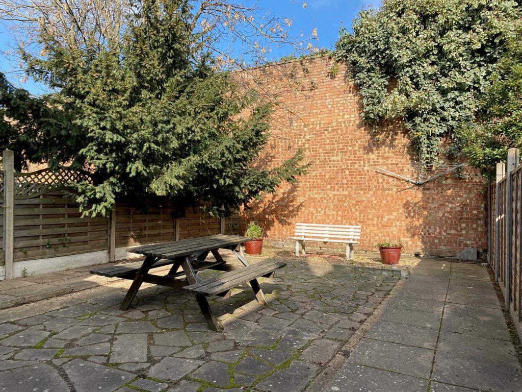 Whitehall Gardens, London, W3 1 bed in a house share £1,100 pcm (£254 pw)