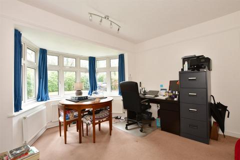 88 Copthorne Road, Felbridge, East Grinstead, RH19 2NU