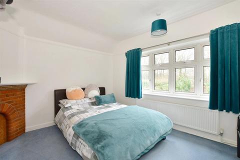 88 Copthorne Road, Felbridge, East Grinstead, RH19 2NU
