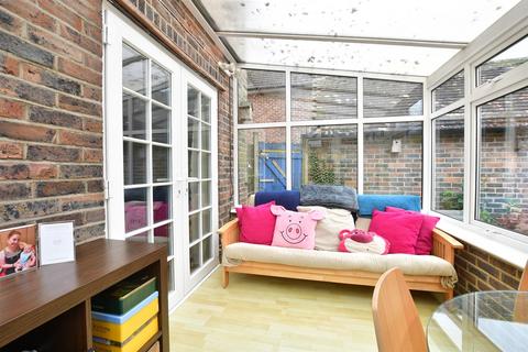 88 Copthorne Road, Felbridge, East Grinstead, RH19 2NU