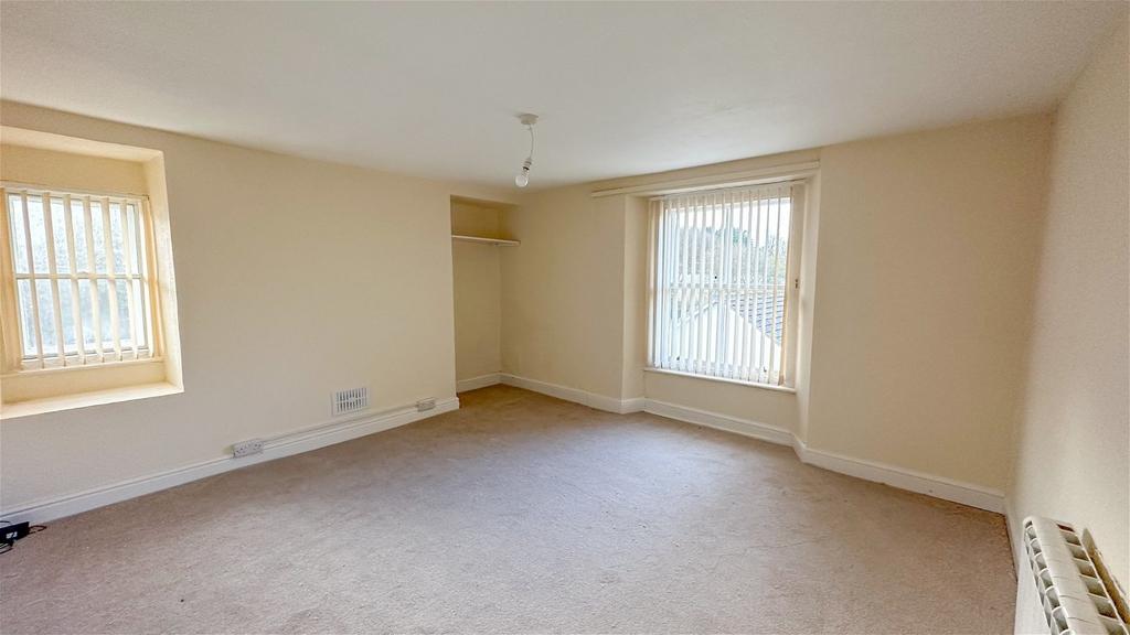 Plymouth Road, Buckfastleigh, TQ11 0DB 2 bed apartment £795 pcm (£183 pw)