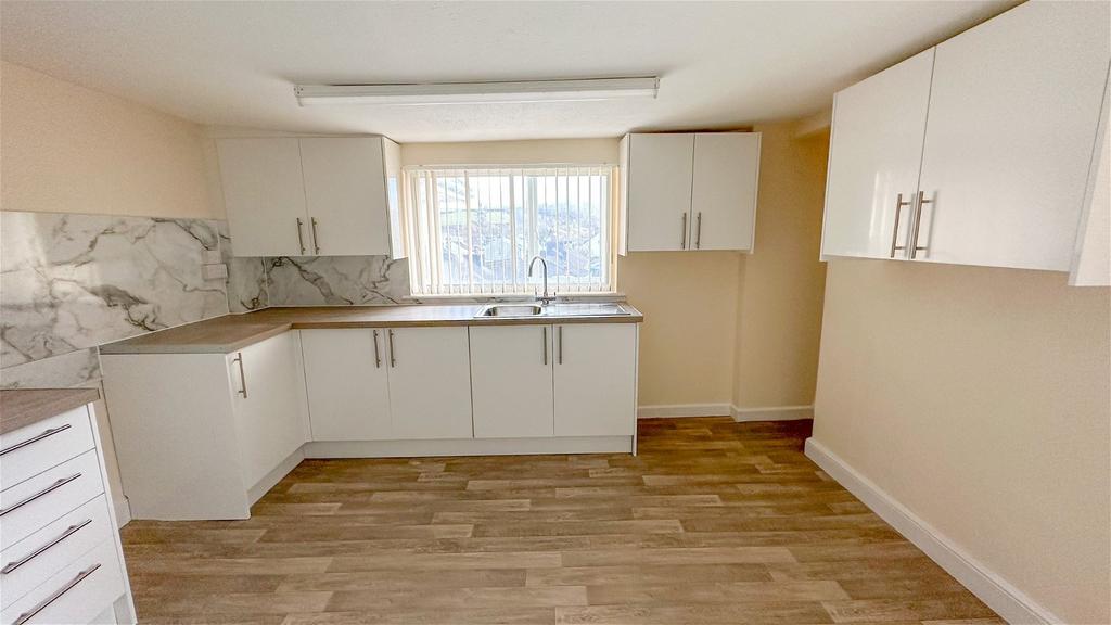 Plymouth Road, Buckfastleigh, TQ11 0DB 2 bed apartment £795 pcm (£183 pw)