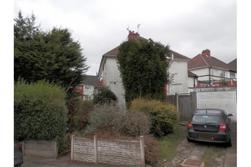 Edmonds Road, Oldbury, Oldbury 3 bed semidetached house £200,000