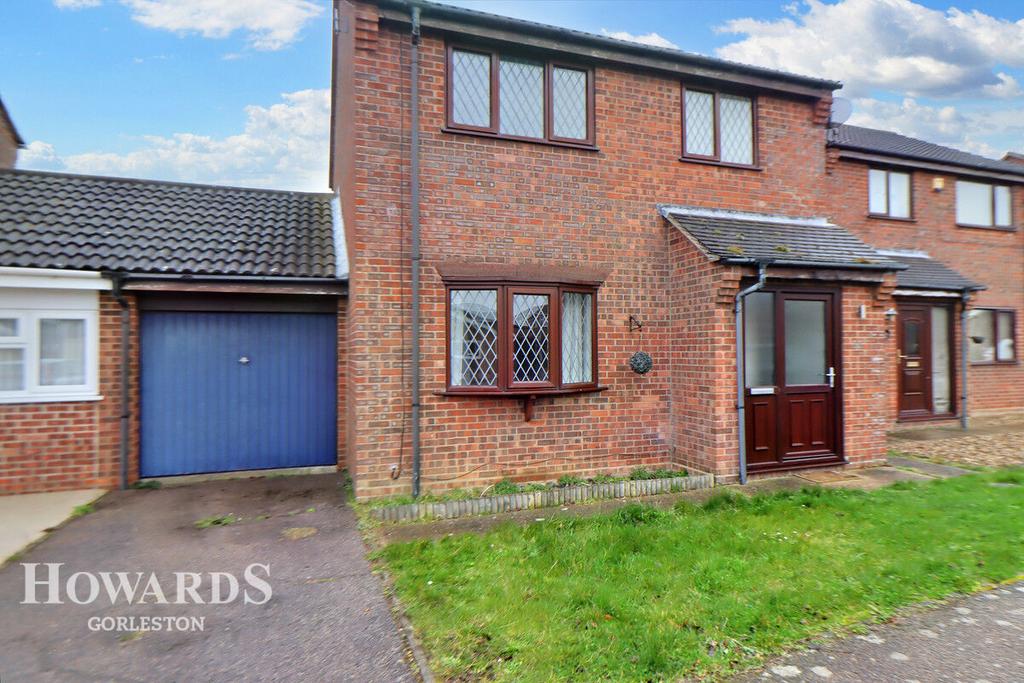 Potters Drive, Hopton 3 bed detached house for sale £250,000