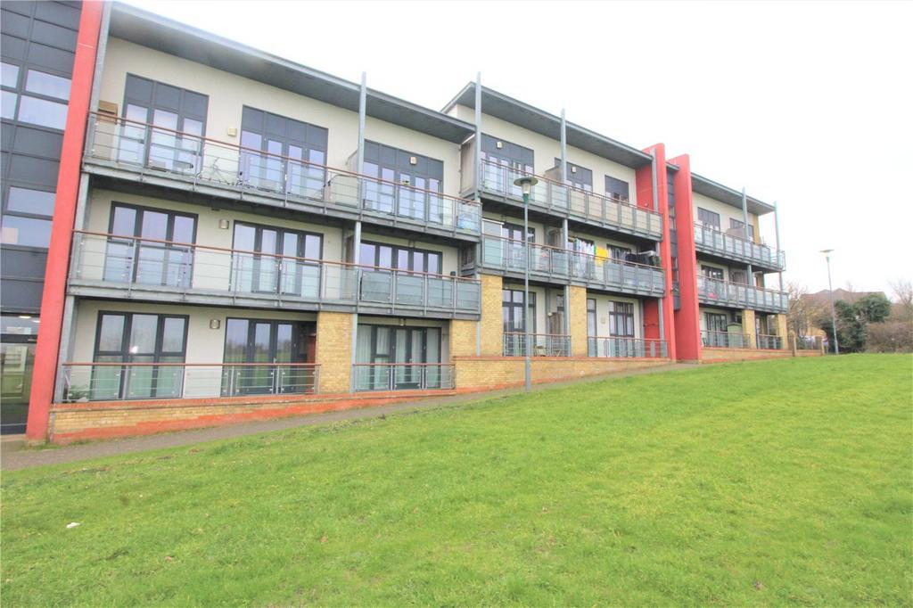 Skylark Avenue, Greenhithe, Kent, DA9 2 bed apartment to rent £1,500