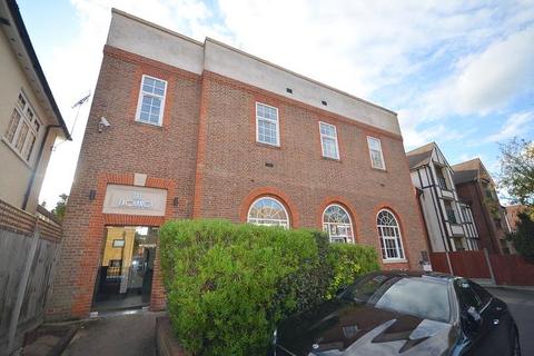 2 bedroom apartment to rent, Butts Green Road, Hornchurch, RM11