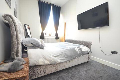 2 bedroom apartment to rent, Butts Green Road, Hornchurch, RM11