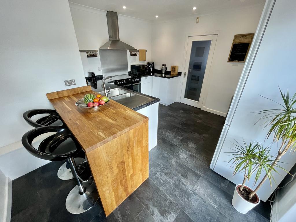 64 Lomond Crescent, Beith 3 bed detached bungalow £179,995