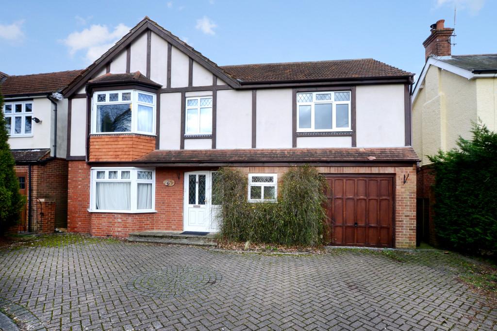 Mytchett, Surrey 4 bed detached house for sale £625,000