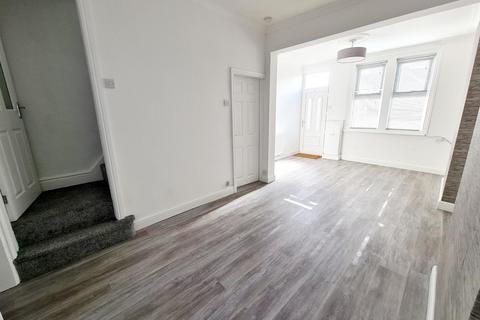 2 bedroom terraced house to rent, Sant Street, Stoke-on-Trent