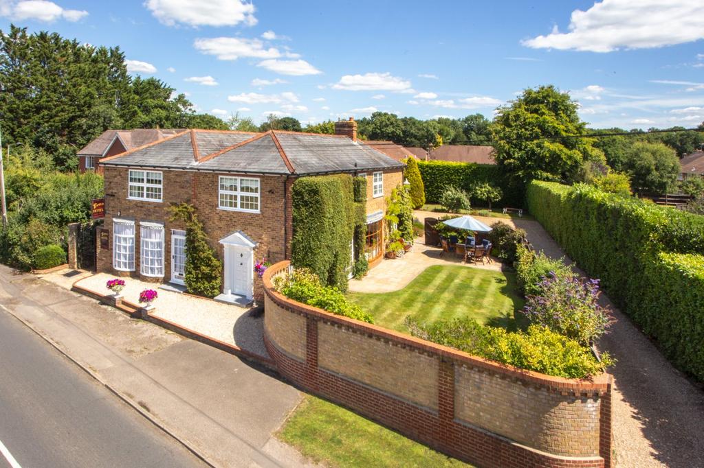 One Pin Lane, Farnham Common, Buckinghamshire 7 bed detached house for