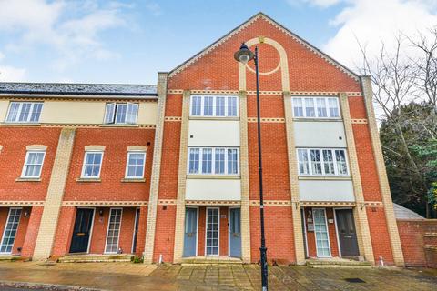 3 bedroom townhouse for sale - Massingham Drive, Earls Colne, CO6 2ST