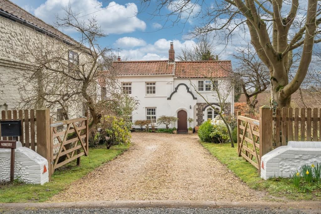 Swanton Abbott 6 bed cottage for sale £525,000