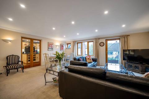 2 bedroom flat for sale - Riverside, Guildford, GU1