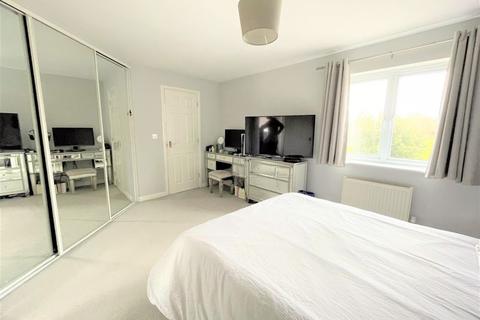 77 Fawn Crescent, Hedge End, Southampton, SO30 2QD