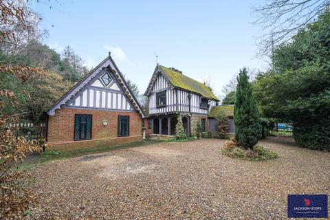 3 bedroom detached house for sale - Woburn Road, Aspley Guise, Bedfordshire, MK17
