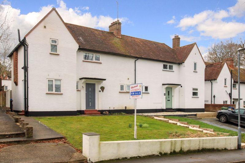 Woodland Close, Tring 3 bed semidetached house £550,000