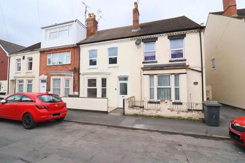 3 bedroom terraced house to rent, Weston Road, Gloucester