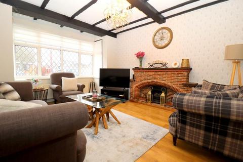 4 bedroom detached house for sale, Marston Gardens, Old Bedford Road Area, Luton, Bedfordshire, LU2 7DU