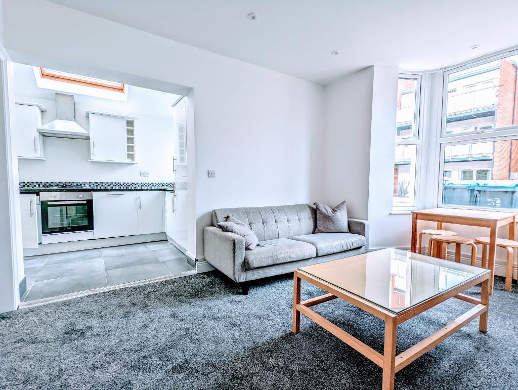 Hartfield Road, Wimbledon, London, SW19 3TQ 1 bed flat to rent £1,600