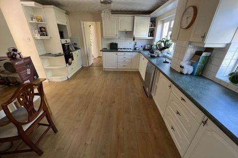 4 bedroom house to rent - Sandringham Road, Trowbridge, Wiltshire