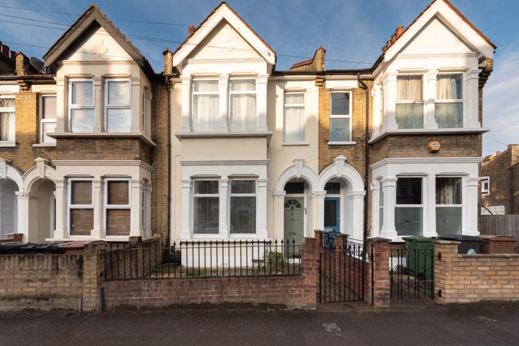 Cavendish Drive, Leytonstone, London, E11 1DJ 2 bed ground floor flat