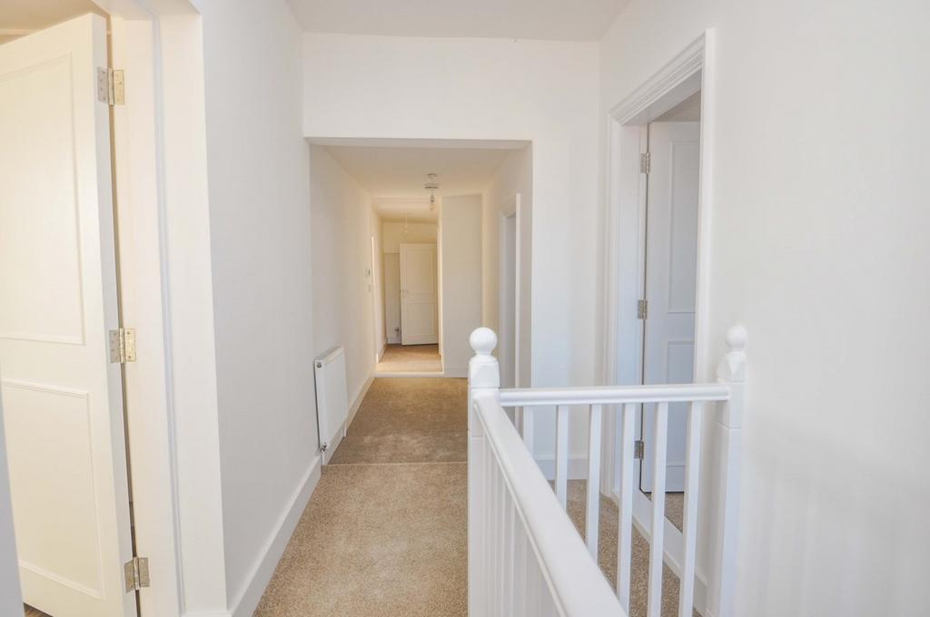 Hatfield Road, Witham, CM8 2 bed £1,300 pcm (£300 pw)