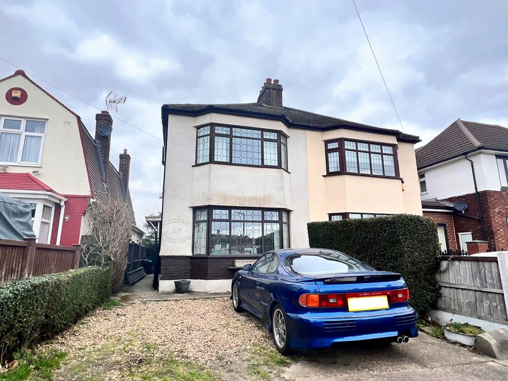 Cherry Tree Lane, Rainham, RM13 2 bed semidetached house for sale £