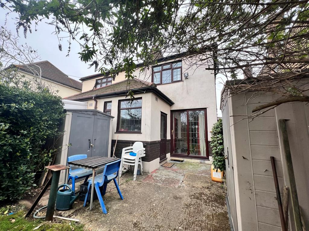 Cherry Tree Lane, Rainham, RM13 2 bed semidetached house for sale £