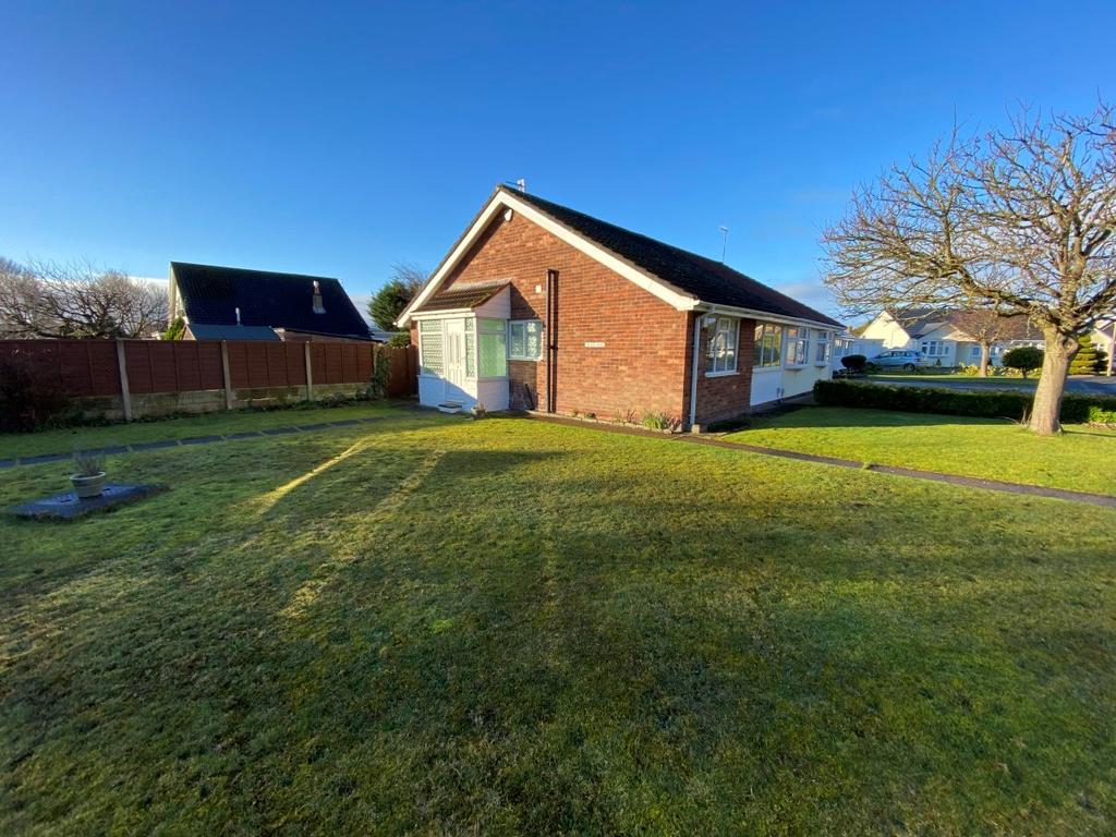 Beech Drive, Formby, Liverpool, L37 2 bed semi-detached bungalow - £275,000