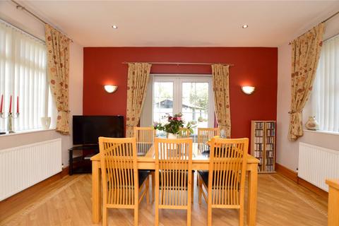 2 bedroom end of terrace house for sale, Ravenscliffe Road, Calverley, Pudsey, West Yorkshire