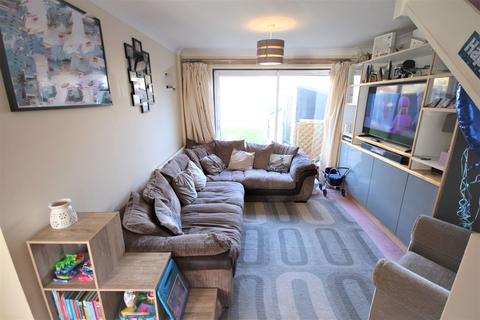 3 bedroom terraced house for sale - Petunia Crescent, Chelmsford