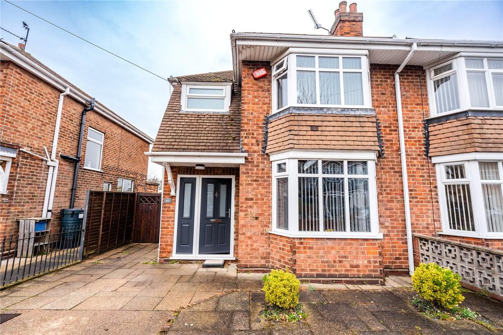 Gloucester Avenue, Grimsby, DN34 3 bed semidetached house £165,000