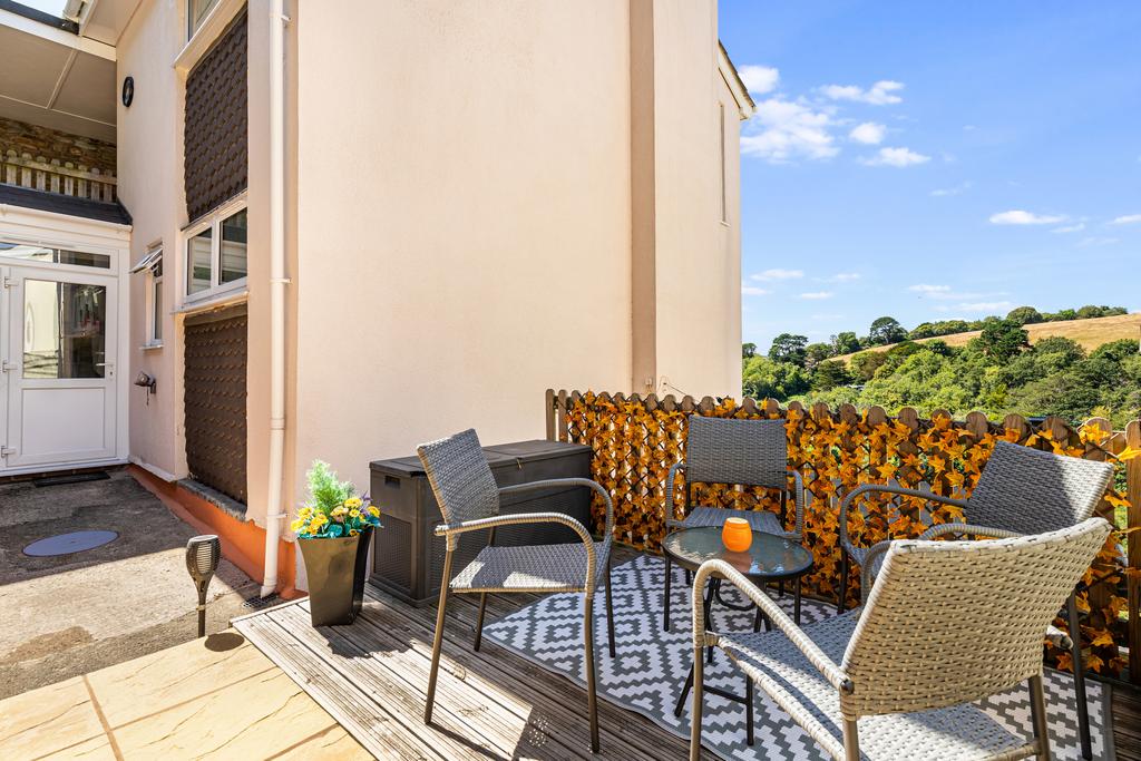 3 Dining Terrace Ebb Tide Higher Contour Road Kin